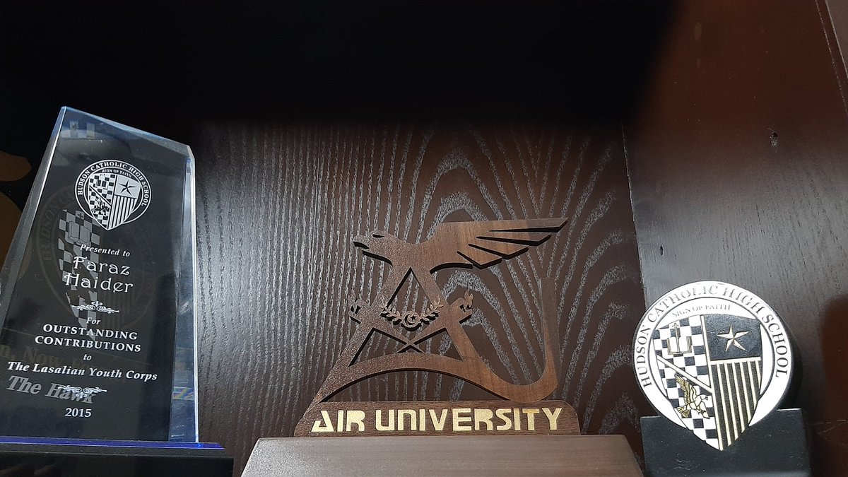 f_aider's tweet image. The plaque for #IntlCon on #NationalSecurity from #AirUni #pakistan blends and sits perfectly on the book shelf 😁📚.
#DASSS