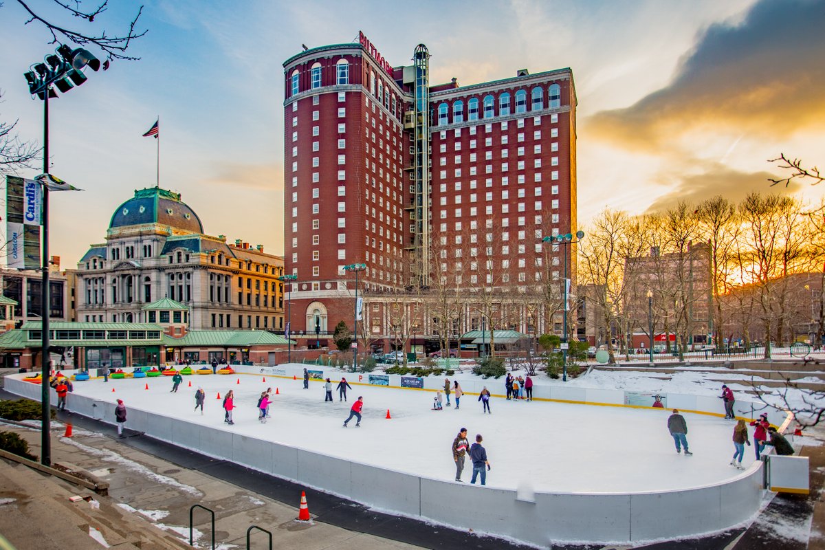 Leaf peeping in the fall, ice skating in the winter – get you a state that can do both. bit.ly/3oSwDBd