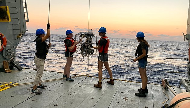 BIOS | Arizona State University (@biosstation) on Twitter photo Meet part of the shipboard team that keeps the BATS time-series program running smoothly, both at sea during monthly #research cruises and back in the #lab.  bit.ly/shipteam #WomenInSTEM #oceanography Meet part of the shipboard team that keeps the BATS time-series program running smoothly, both at sea during monthly #research cruises and back in the #lab.  bit.ly/shipteam #WomenInSTEM #oceanography