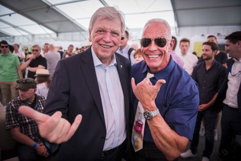 PeterWirth10's tweet photo. So, nun hat der hessische Gesundheitsminister gesagt das sie alles tun werden damit der #Impfexpress bald wieder seine Fahrt aufnimmt und Volker Bouffier hilft ihm dabei...
Diese Nachricht macht mich glücklich.😍 Euch allen noch einen fantastischen Abend, bleib gesund und stabil https://t.co/aTUX1IinEA