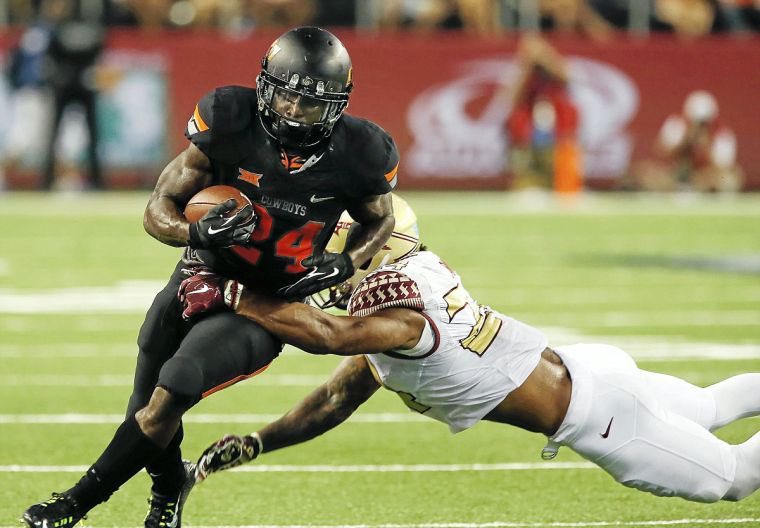 PokesUniWatch's tweet photo. When the Pokes played in Jerry’s World in 2014, they wore all black! The result of the game wasn’t what we wanted but the Cowboys put up a big fight against the reigning national champs! Maybe we will see all black this weekend? #GoPokes #LetsRide #TitleWeek https://t.co/XdBrPtgtXp