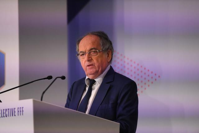 lequipe's tweet photo. Selon Noël Le Graët, le président de la FFF, « Benzema méritait le podium » du Ballon d'Or https://t.co/l69dHCXHtH #ballondor https://t.co/Bs4EubJO56