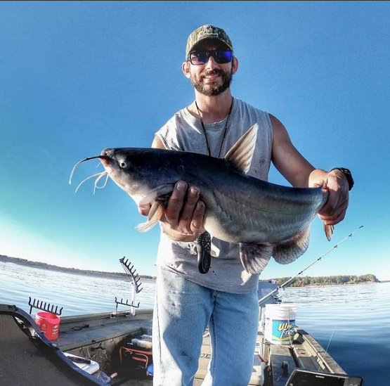 CatfishNOW1's tweet photo. Brandon Rainey using @BnMPoles to chase those whiskers! Nice catch Brandon! 

#catchingwhiskers #catfishhunter #hooksets #catfishcrazy #chasingthebite #bnmpoles #tennesseefishing https://t.co/f6hgflNOxF