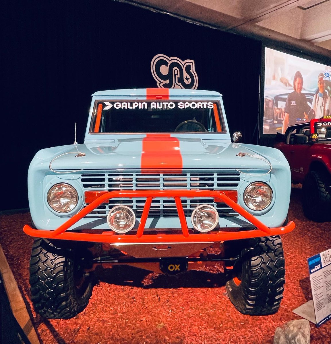 galpinautosport's tweet photo. Our classic Bronco was a fan favorite at this years LA Auto Show!

Did you catch the Galpin Hall of Customs?!

📷 @thegirlinlosangeles

#galpinautosports #galpin #galpinford #bronco #gulfbronco #classicbronco #fordbronco #laas #hallofcustoms #classiccars #fordperformance https://t.co/WiMhxdUMJX