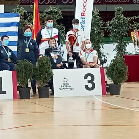 _FEDPC_'s tweet photo. 📢 La pareja española de BC3, con Wafid Boucherit y Verónica Pamiés, pone el colofón al Europeo de boccia 🔵🔴⚪️ con un BRONCE 🥉

El equipo español se marcha de Sevilla con cuatro medallas, tres de ellas individuales 📰 Más información 👇
https://t.co/hisFxMKoU0 https://t.co/WdECC1VtA5