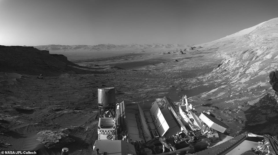 TheNorskaPaul's tweet photo. #NASA #CuriosityRover sends back a 'picture postcard' from #Mars 10 years after it was launched 😳 of the Martian landscape from the side of #MountSharp
These were combined and had colour added to them to produce the rare composite image, NASA revealed. Like wow 😳😍 https://t.co/KXJ85p8LXZ