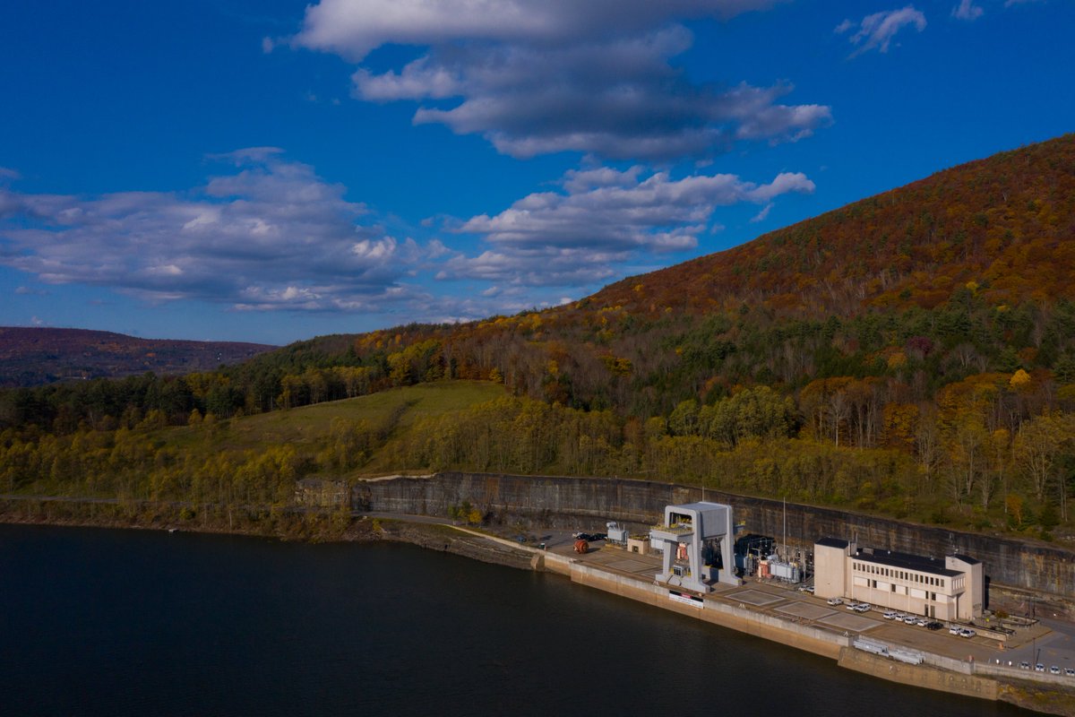 NYPAenergy's tweet photo. #AllRenewableAllNewYork: @CleanPathNY - NYPA, @InvenergyLLC & energyRe's clean energy generation + transmission project - has finalized its agreement with @NYSERDA. #CleanPathNY will transform the way #NYS is powered and advance the #Climate Act goals.
https://t.co/IrNDnidJL8 https://t.co/xl1v1hF8qz