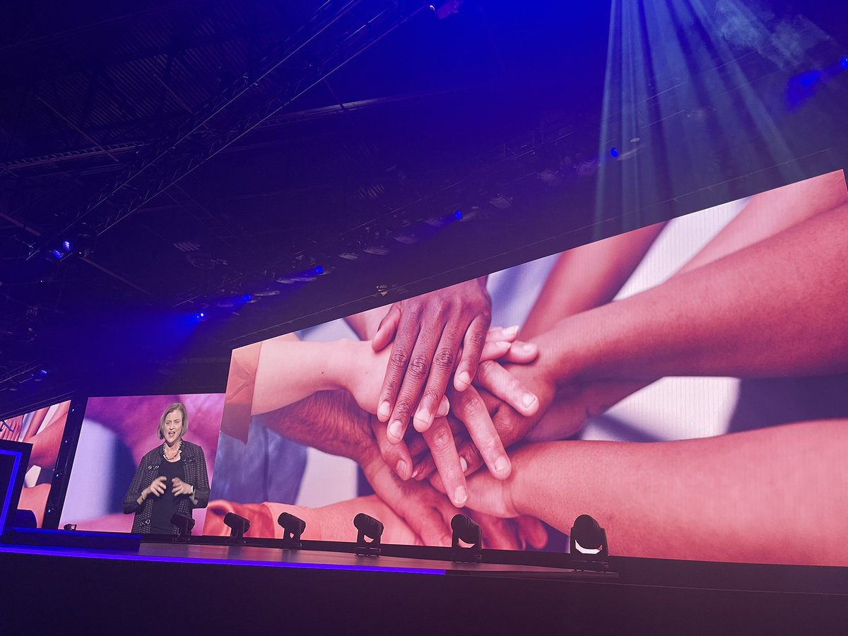 sandy_carter's tweet photo. Absolutely loved the diversity featured by @aselipsky at #reinvent2021 !!!

This is what an amazing company does- in the words of @ljojo from @UnitedAirlines_ said:

Inclusion propels Innovation!!!!  

Proud AWSer!!

#diversity @GirlsinTech #innovation  @awscloud @AWS_Gov https://t.co/nU4WU1ifkl