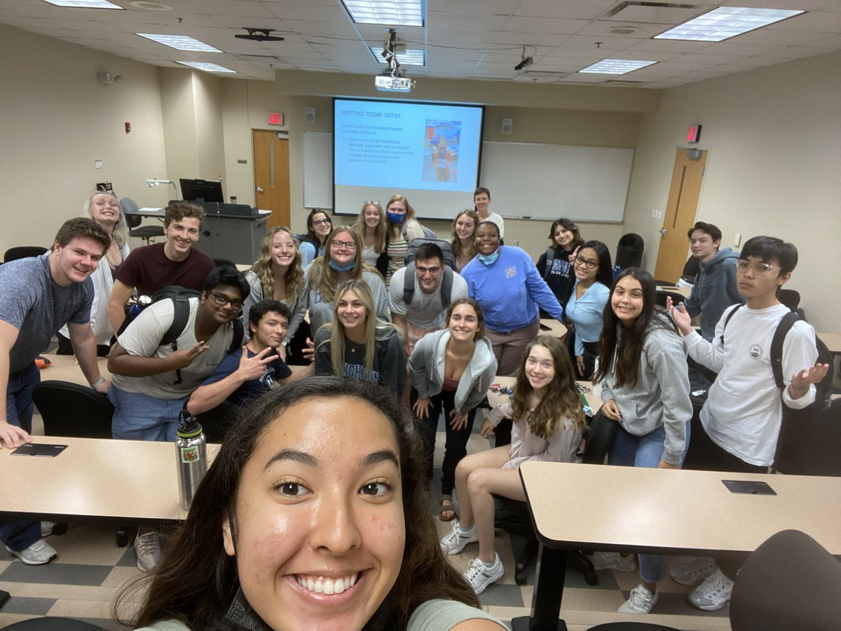 cleowear1's tweet photo. @CCAS_Dean this class was wonderful in many aspects as we learned about the course goals and made memories for a lifetime. In conclusion we all can agree deans>>honors #drk #kdynasty https://t.co/V34MvfeGCc