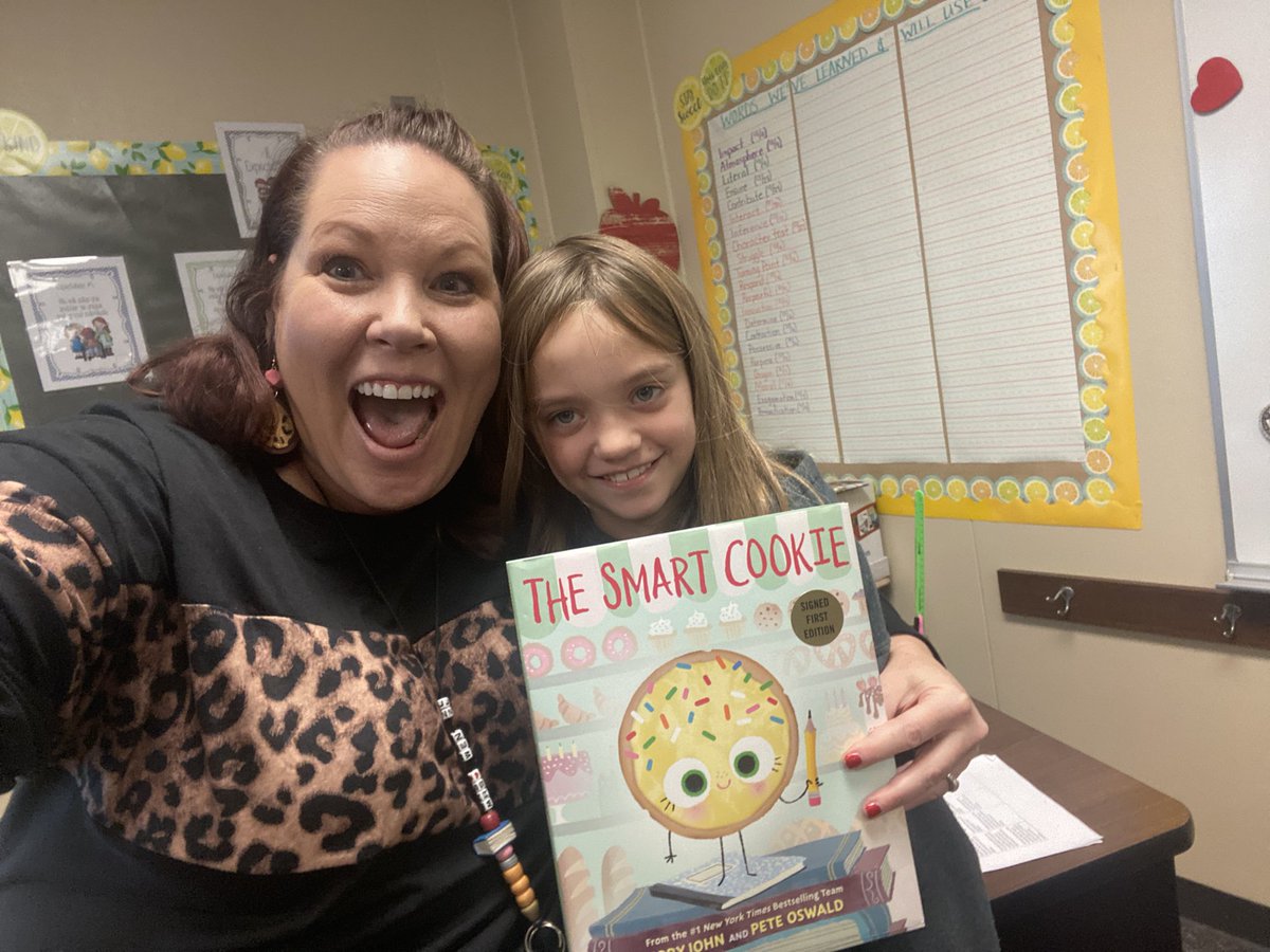 holly_wenzl's tweet photo. Best early Christmas/Happy Monday gift ever!!!! I got the goosies, I was so excited! #booklover #itssigned #mykidsknowmesowell @TISDDPES @TomballISD @IamJoryJohn @peteoswaldart https://t.co/7tEnRZiitF