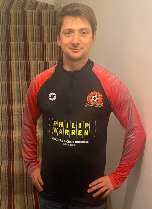 LiftonFc's tweet photo. SPONSORSHIP ANNOUNCEMENT 

We would like to say a massive thank you to Philip Warren Butchers for sponsoring our new tops. 

Fantastic lay modelled as always by player/manager  @ScFc_barry 

The lads will look awesome in these. 

#upthelifton #new @swsportsnews 
🔴⚫️🔴⚫️ https://t.co/IspVPJfOd0