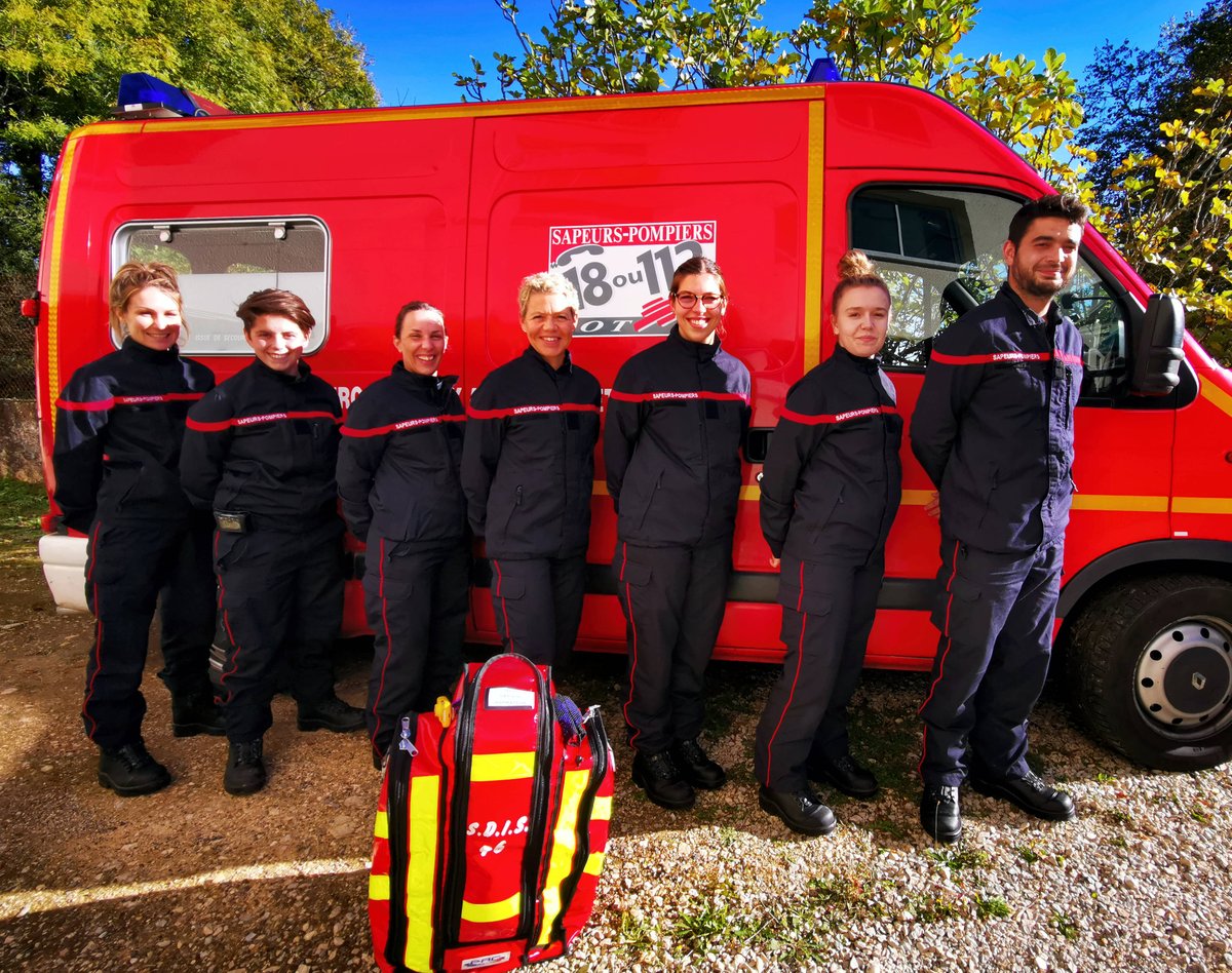 PompiersDuLot's tweet photo. Les @PompiersDuLot en formation d'équipier #PromptSecours sur 5 samedis consécutifs (du 23-10 au 27-11) à #LabastideMurat.
https://t.co/8PFAX2FJHo https://t.co/vJAIbjilCV