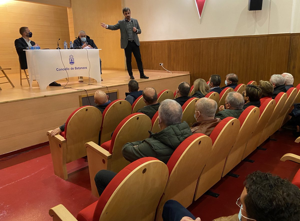 DiegoCalvoPouso's tweet photo. Rematamos en #Betanzos a primeira tanda de reunións con alcaldes, portavoces e simpatizantes de @acorunapp despois do congreso provincial. #HaiEquipo #Escoitamos https://t.co/nj0k7mTssL