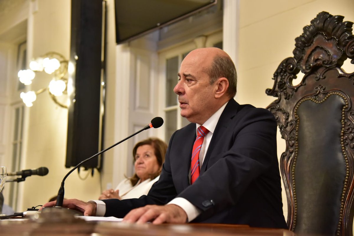 Concluidas las Sesiones Ordinarias de este año, finalicé mi labor al frente de la Presidencia del Honorable Senado. Mi padre siempre me ha enseñado a decir: "perdón y gracias", me voy con una enorme satisfacción de deber cumplido y agradecido con mis pares. ¡Hasta siempre!