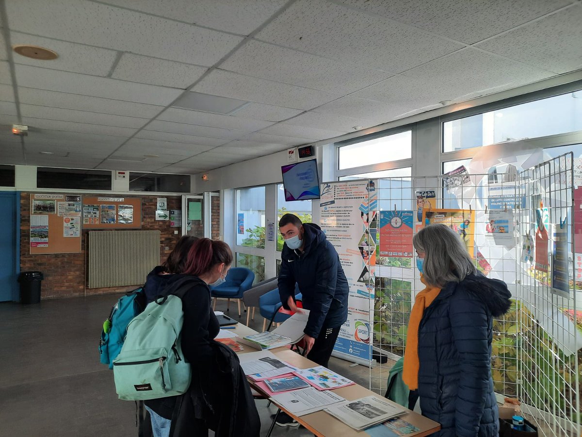 Journée informations sur les métiers de l'encadrement dans le sport et de l'animation au Lycée de la Châtre en partenariat avec la MJC La Châtre

Dispositif SESAME
mtr.cool/ohzsbieute

#tapassiontonmetier