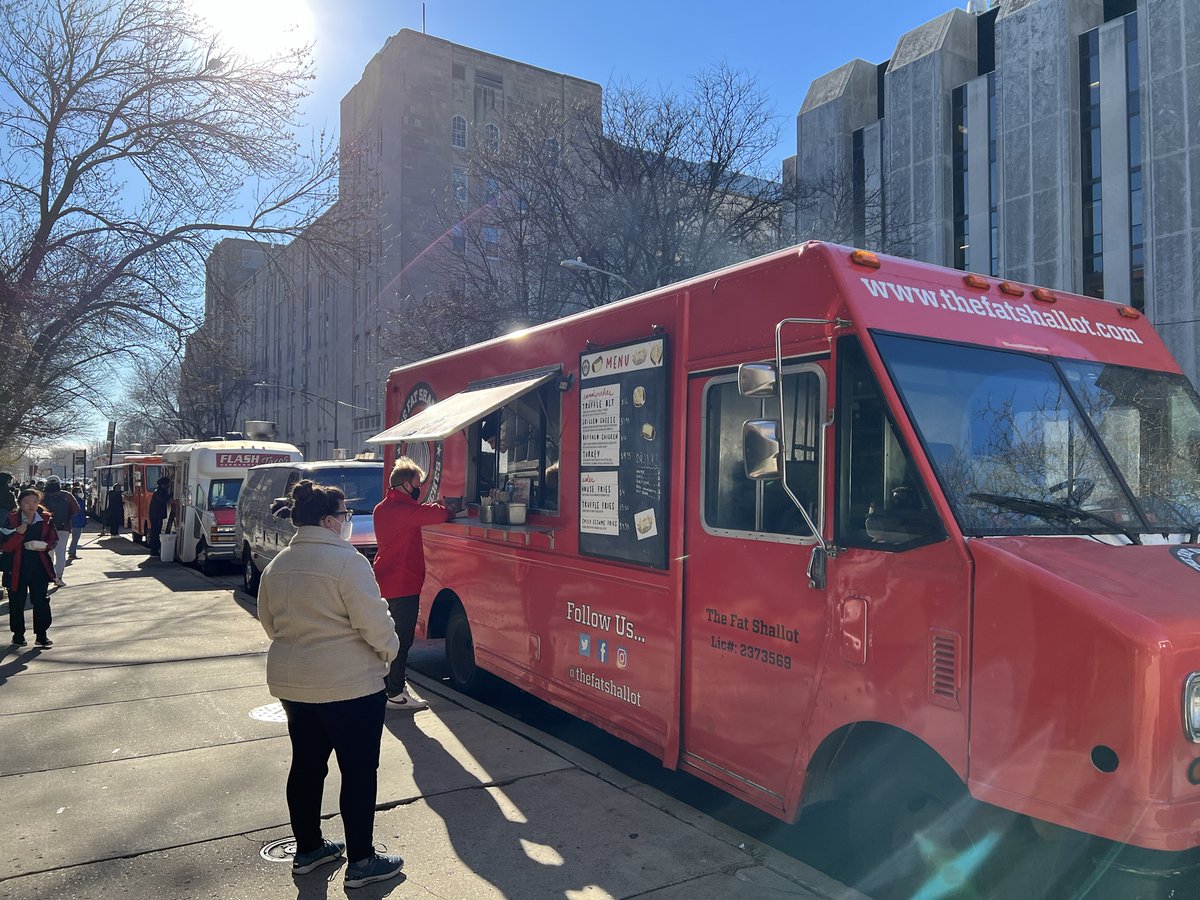 UChicago Food Trucks (@uchinomgo) on Twitter photo Hey <a href="/thefatshallot/">THE FAT SHALLOT</a> <a href="/ChicagoLunchBox/">Chicago Lunchbox</a> and friends. It’s been a minute. Thanks for keeping the block toasty. Hey <a href="/thefatshallot/">THE FAT SHALLOT</a> <a href="/ChicagoLunchBox/">Chicago Lunchbox</a> and friends. It’s been a minute. Thanks for keeping the block toasty.