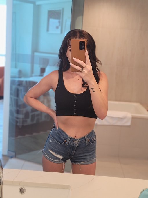 I'm not everyone's cup of tea... But I drink coffee so fuck them. https://t.co/wF6KuUslSh