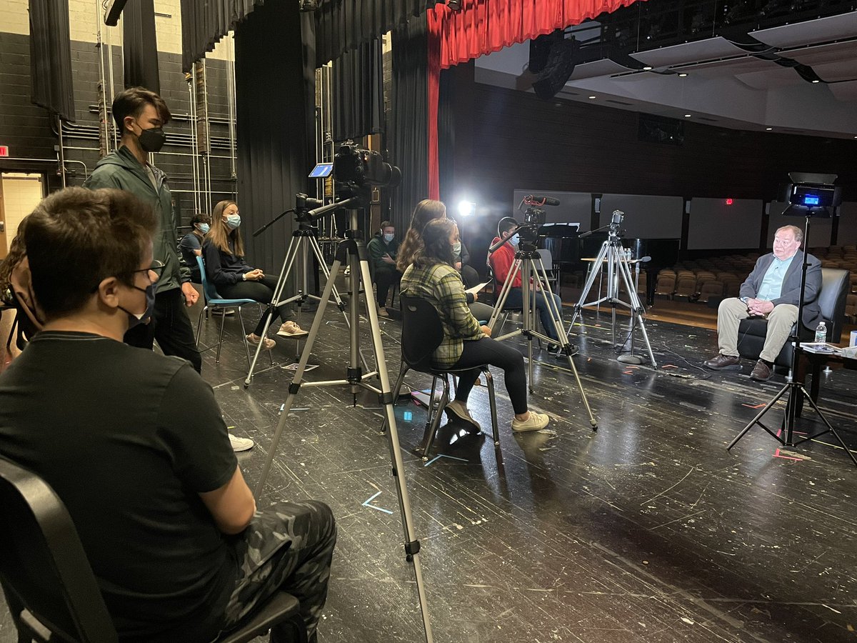 Special thanks to David Newell (aka Mr. McFeely) for allowing my high school students to ask him about the special guests on the program Mister Rogers’ Neighborhood! <a href="/TheRitaMoreno/">Rita Moreno</a> <a href="/BillNye/">Bill Nye</a> <a href="/Lynn88Swann/">Lynn Swann</a> @LouFerrigno <a href="/levarburton/">LeVar Burton</a>