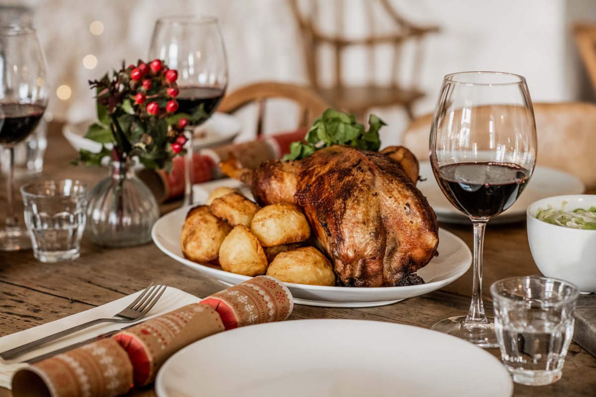 Hare__Hounds's tweet photo. We’re very excited to be doing December properly this year… We’ll have Roast Dry-Aged Rib of Beef, Braised Goose Leg, Roast Goose Breast, and lots more from tomorrow, so head to our website to see the whole menu, and book your table now…
#aberthin #christmasfood #christmas2021 https://t.co/vDfyUtEsYO