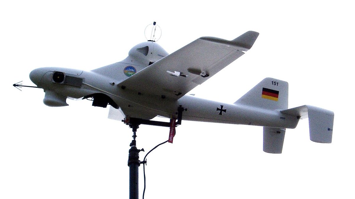 QuentinDelplanq's tweet photo. @top_force Doit on vraiment faire confiance à des gens dont l'historique est le drone Luna ? https://t.co/67fJJIPFmx