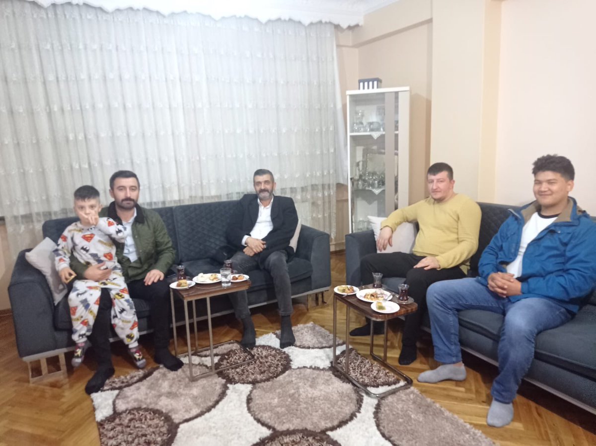 Zeytinburnu Ülkü Ocakları olarak, Ocak Başkanımız Sn.Fatih Ulu ile birlikte Ocak Yöneticilerimizden Yakup Demirci’nin Kıymetli Ailesinin misafiri olduk. Misafirperverliklerinden ötürü teşekkür ederiz.