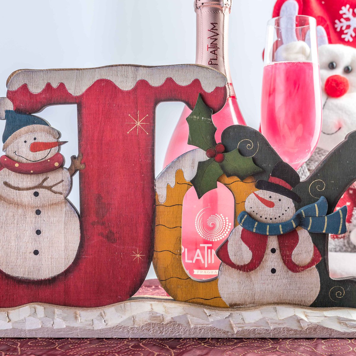 🥂⛄️🍓En unas fiestas navideñas llenas de ternura y color, no puede faltar Platinvm n5. Este espumoso delicioso de 🍓y🍃, con bellas olas en agitación, es el favorito de todos. Disponible en nuestra tienda Amazon tanto con cómo sin alcohol. 🥂🎅🍓
.
#navidad #platinvm