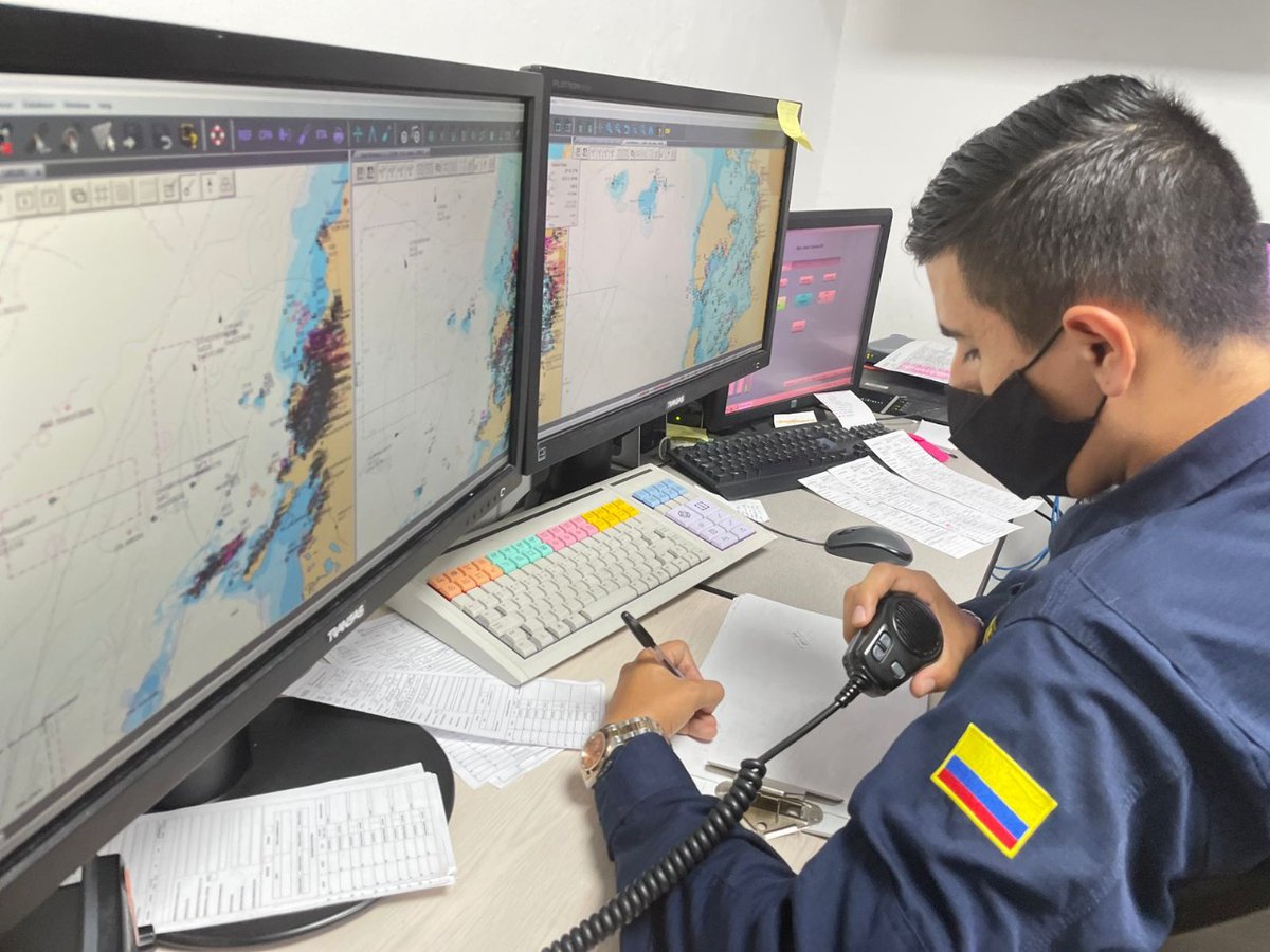 Dimarcolombia's tweet photo. Nuestra Estación de Control de Tráfico Marítimo #SanJosé de la Capitanía de Puerto de #Cartagena participó en el ejercicio de búsqueda y salvamento marítimo organizado por la @FNC_ArmadaCol, para verificar los protocolos para la atención de emergencias en el mar. 🚨🌊 #SomosDimar https://t.co/VVEvEtGIpW