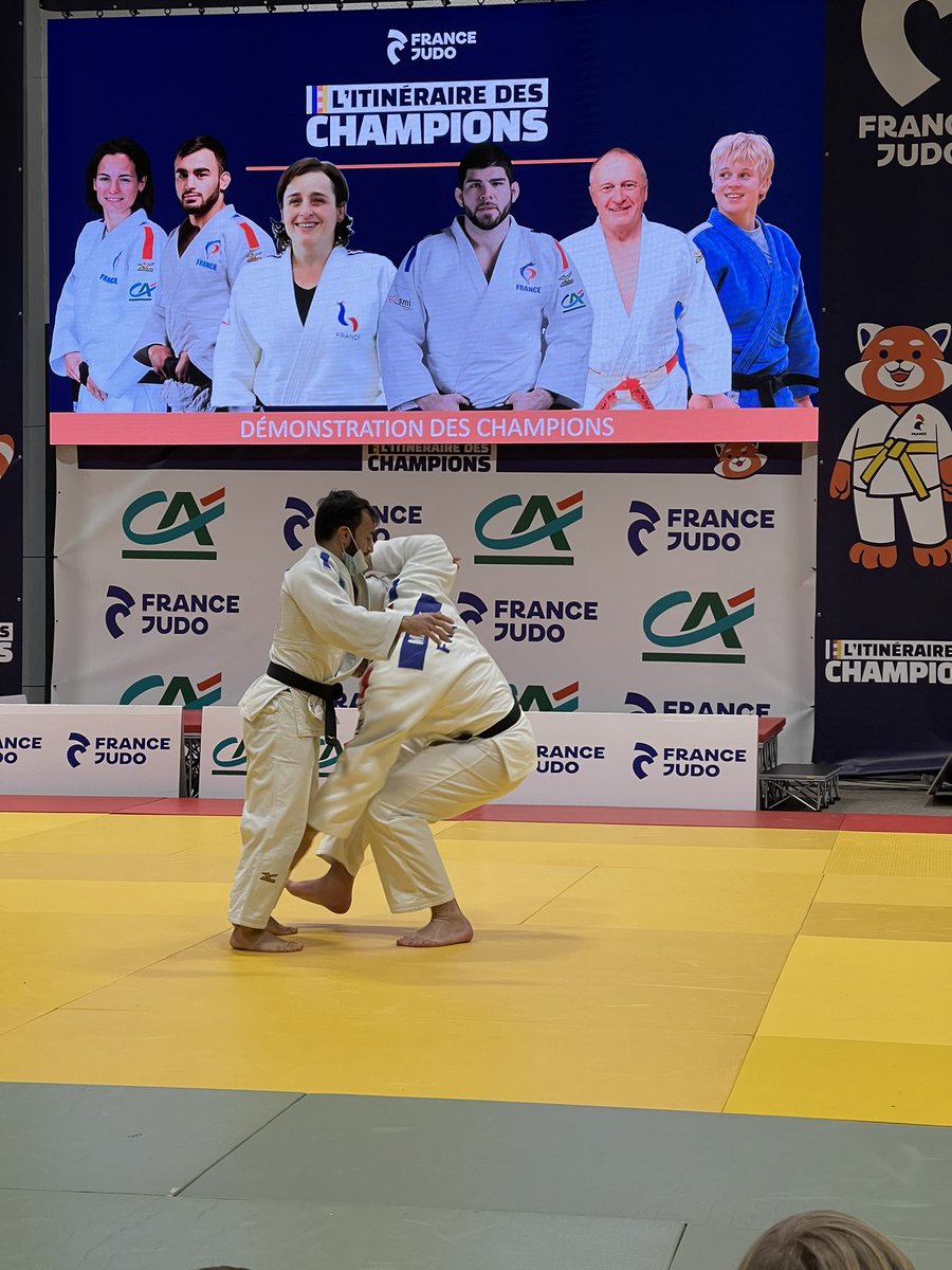 Qui de mieux que de tels champions pour remettre la plaque #Génération2024 à 2 de nos écoles ? Merci à l’ensemble des sportifs présents ! Instants magiques pour les enfants  <a href="/CyrilleMaret/">Cyrille Maret</a> <a href="/Paris2024/">Paris 2024</a> <a href="/usepnationale/">USEP nationale</a> <a href="/AcAmiens/">Académie d'Amiens</a> @ffjudo_officiel