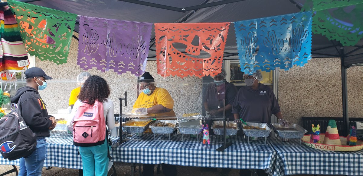 ChefJane2's tweet photo. Taco 🌮 Tuesday! @HAIS_ECHS #FallCookouts @HISDNutri #WeSolveWeServeWeNourish https://t.co/djr4DCBRVG