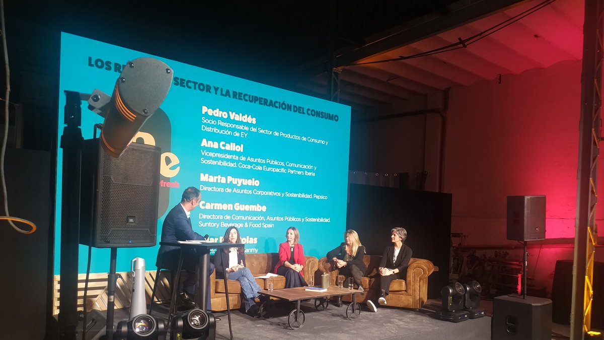 unrefresco's tweet photo. 🟡 Necesitamos socializar, necesitamos nuestros bares, por eso el sector -junto con toda la cadena de valor de la hostelería- apostó por la iniciativa "Juntos con la Hostelería" con @AECOC_ES, @esFIAB y @CEHEhosteleria #TimetoRefreshAnfabra https://t.co/GLxlQqq8il