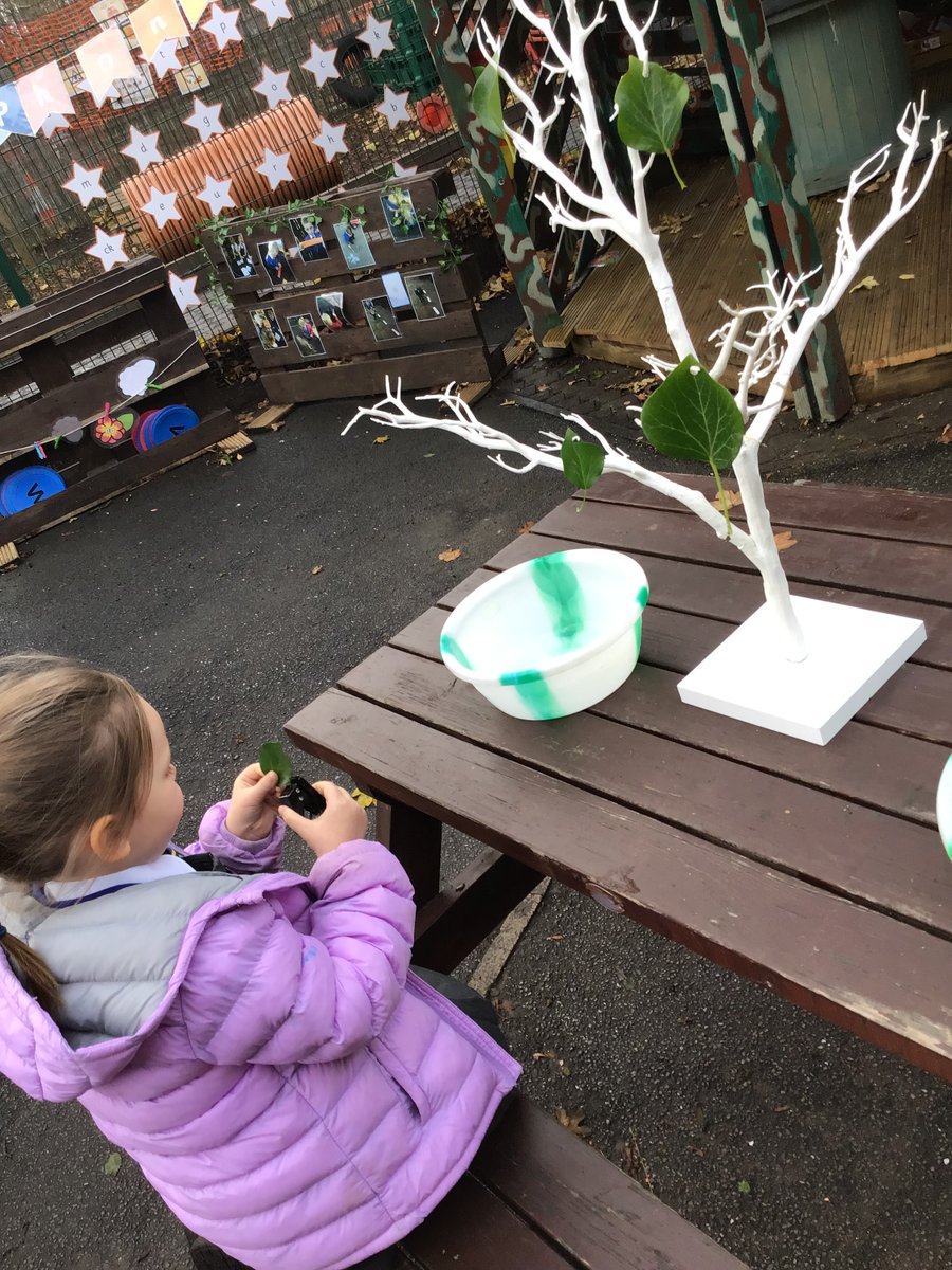DeltaGreengates's tweet photo. #ReceptionGG were learning all about ee in their @ELSKST phonics lesson today. We played a bee game with our HRS words, added green leaves to the tree, explored coffee beans and even decorated some christmas trees with loose parts. #TeamGGreading #TeamGGPhonics #EYFS https://t.co/TFWInisqEf