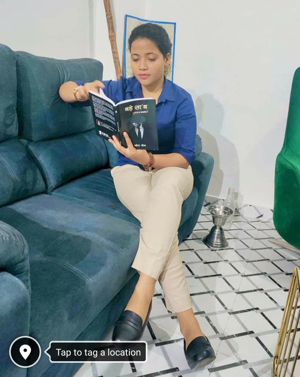 GarimaJourno's tweet photo. किताबें भी बिल्कुल मेरी तरह हैं
अल्फ़ाज़ से भरपूर मगर ख़ामोश
#Garimasingh #politicalimage https://t.co/l3rAPbYEep