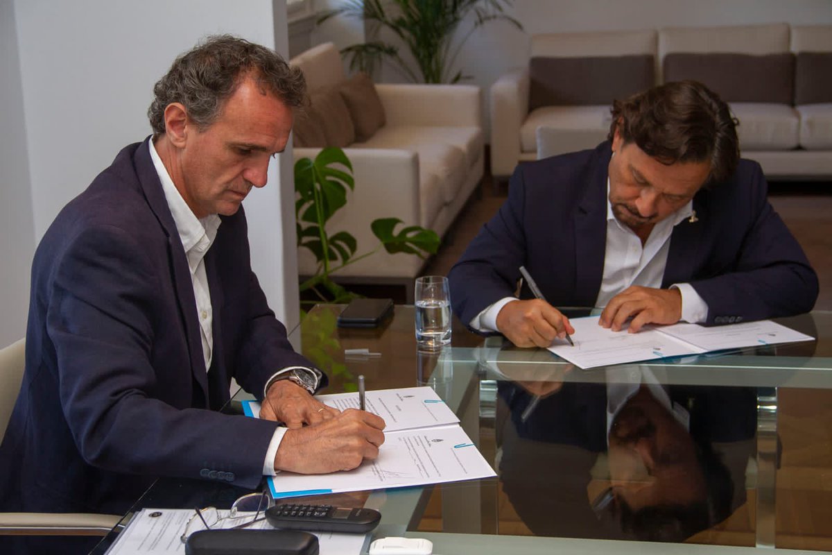 Gustavo Sáenz (@gustavosaenzok) on Twitter photo Con el ministro de <a href="/ObrasPublicasAR/">Ministerio de Obras Públicas</a>, <a href="/gkatopodis/">Gabriel Katopodis</a>, firmamos actas compromiso para la incorporación al Presupuesto Nacional 2022 de la ruta nacional 68 en el tramo que va desde Rio Ancho hasta El Carril.
<a href="/GobiernoSalta/">Gobierno de Salta</a> Con el ministro de <a href="/ObrasPublicasAR/">Ministerio de Obras Públicas</a>, <a href="/gkatopodis/">Gabriel Katopodis</a>, firmamos actas compromiso para la incorporación al Presupuesto Nacional 2022 de la ruta nacional 68 en el tramo que va desde Rio Ancho hasta El Carril.
<a href="/GobiernoSalta/">Gobierno de Salta</a>