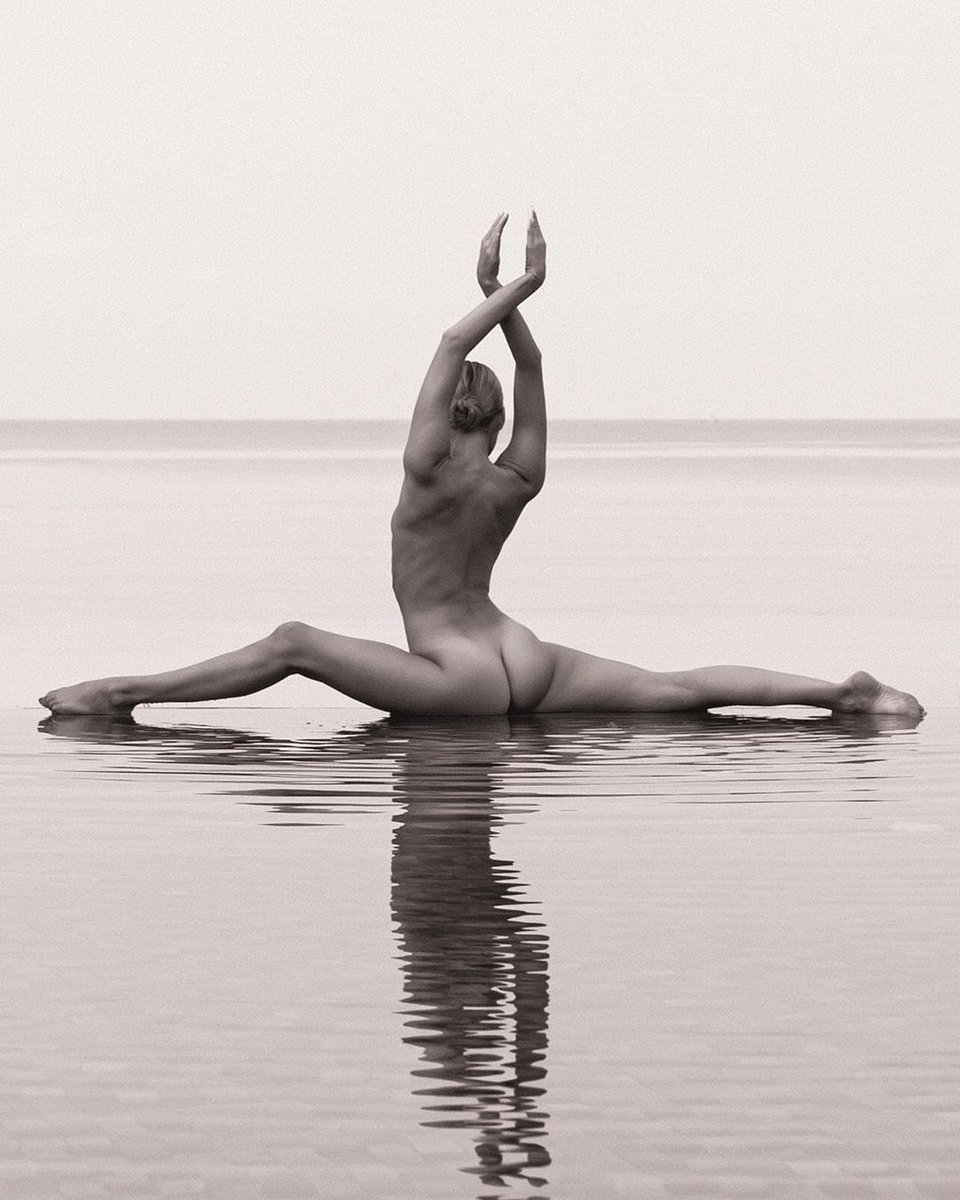 Creating shapes with my body since 2015.🖤