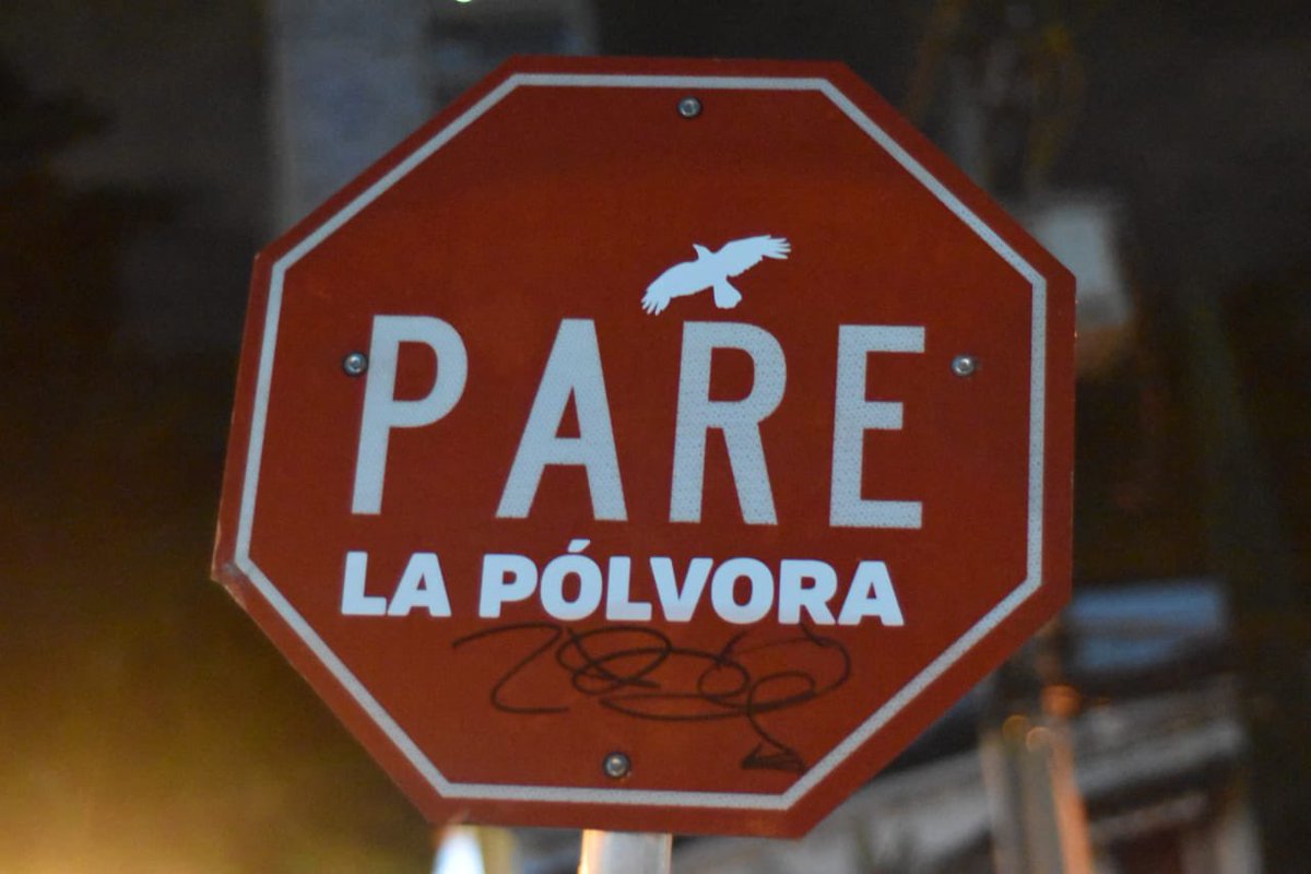 RedPepperAgency's tweet photo. Impulsamos nuestra campaña @lahuellaton que cada diciembre se convierte en la protesta pacífica de los animales en contra de la quema indiscriminada de pólvora. #PARELaPólvora https://t.co/krBhFJc62P