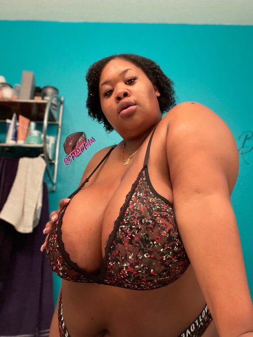 It&rsquo;s Tuesday &amp; I wanna get titty fucked 🤍😌 https://t.co/XmYOpp659V<a href="/tag/mvsales"class="tags"><span>#mvsales</span></a>