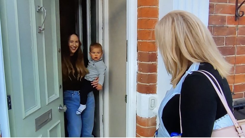 hildabeauchamp's tweet photo. Thank you @itvanglia for shining a light on the state of Health Visiting in this region - every family like Charlotte’s deserves a #healthvisitor like Claire. #TurnOffTheTaps #InvestInHealthVisiting @iHealthVisiting @andrealeadsom https://t.co/5P8IUMjmY0