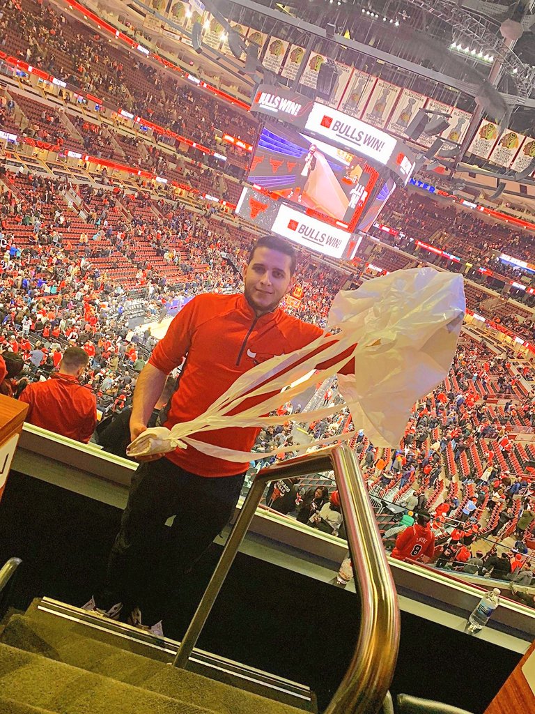 Had a Great Bulls Game experience, I snagged a Parachute T-shirt and was able to Get a pic with #BenGordon  . 💪🏼💪🏼💯🤣