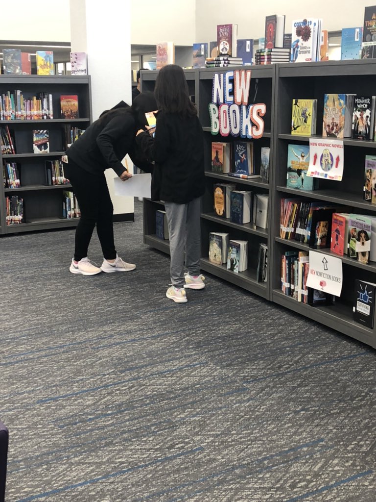ReadAtTheViv's tweet photo. Our 6th graders are excited to be doing a scavenger hunt in the library this week! @vivianfieldms #RowtheBoatVF #CFBlibraries https://t.co/ioRuFxcbTf