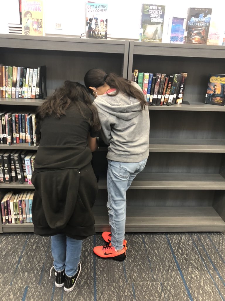 ReadAtTheViv's tweet photo. Our 6th graders are excited to be doing a scavenger hunt in the library this week! @vivianfieldms #RowtheBoatVF #CFBlibraries https://t.co/ioRuFxcbTf