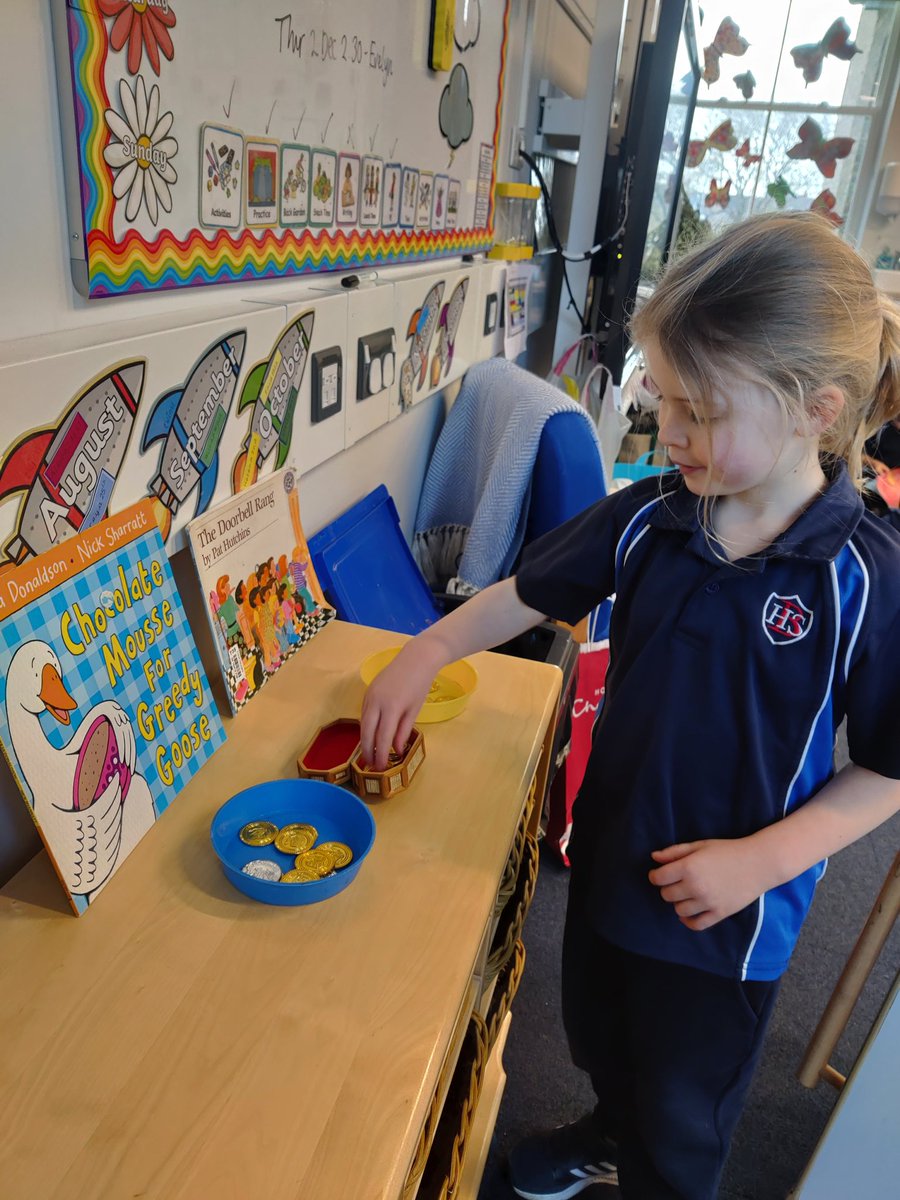 bassetths's tweet photo. Story voting is a new addition to the classroom this term and it has been a huge hit with the children. It's also a great way to encourage independence and introduce the ideas of fairness, choices and voting 📚

#storytime #voting #earlyyears #classpoll #bassettbrilliance https://t.co/2qA92UEJAf
