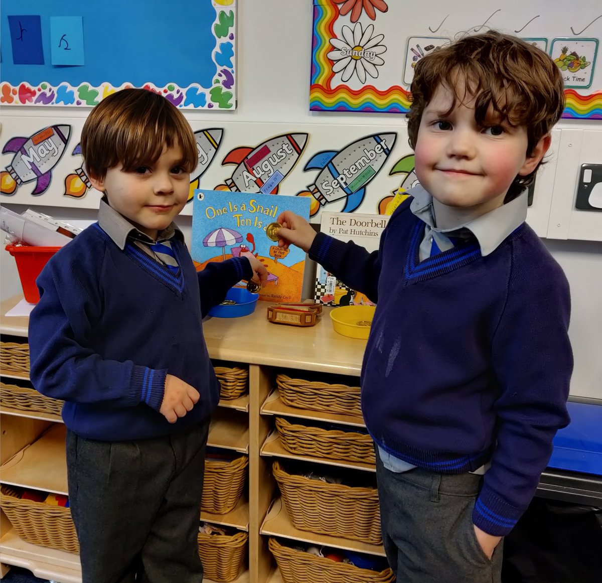 bassetths's tweet photo. Story voting is a new addition to the classroom this term and it has been a huge hit with the children. It's also a great way to encourage independence and introduce the ideas of fairness, choices and voting 📚

#storytime #voting #earlyyears #classpoll #bassettbrilliance https://t.co/2qA92UEJAf