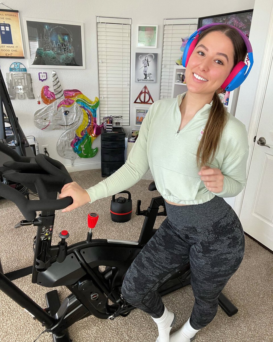 GlitterXplosion's tweet photo. Guess who’s a #BowflexPartner ?! 😍
I want to work on my poor gamer circulation so I’ll be streaming today with @tomhfit to kick off my journey on a new VeloCore Bike!
PLUS - I’m GIVING AWAY 2 #Bowflex kettlebells, so come by! #Sweepstakes
LIVE 👉🏼https://t.co/j5Ck7JRrXo https://t.co/R33OweItiw