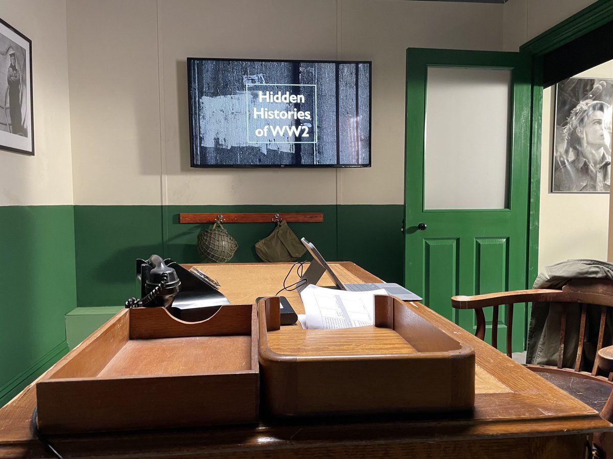 James1940's tweet image. My new ‘study’ - looks very à la 1940s mode.  Except for the screen and iPad of course…