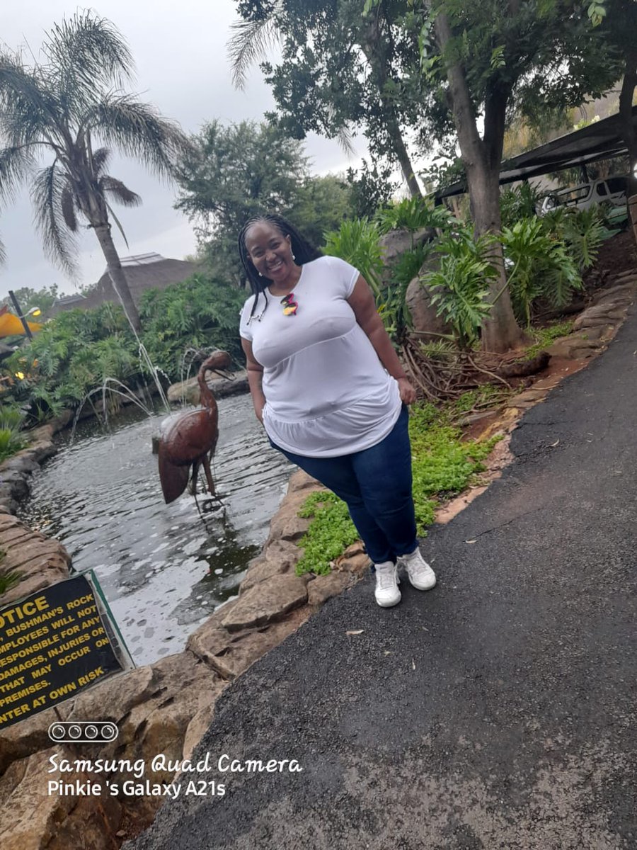 Theflyawayz's tweet photo. I got 99 problem but weight ain't one...
We still fat and happy this side of the equator...
40million zodwa
#faceoflachocolata
#misglitz
#fattiesnmonies
#plussize
#MandatoryVaccination https://t.co/hKZPuOSvH3