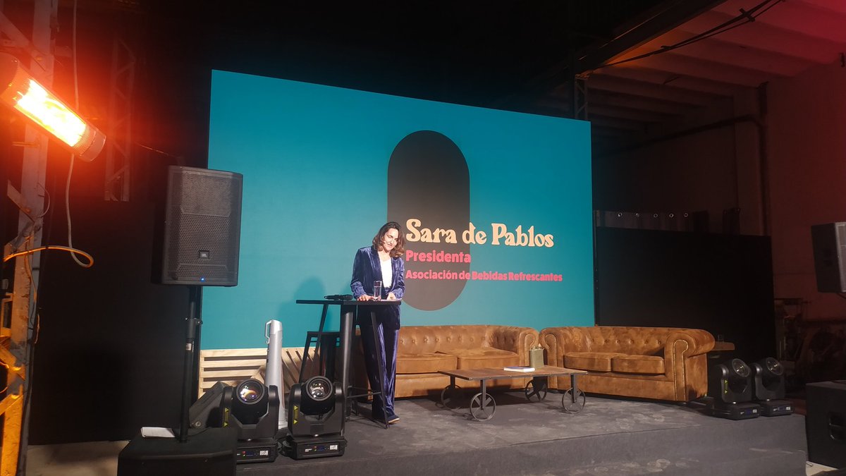 unrefresco's tweet photo. 🟡Llegamos a la recta final de la Asamblea con nuestra Presidenta, Sara de Pablos, quien señala que el sector se mueve en un entorno regulatorio exigente pero es un sector comprometido con el consumidor y la sociedad. Es #TimetoRefreshAnfabra https://t.co/K7Z08Ii9RW