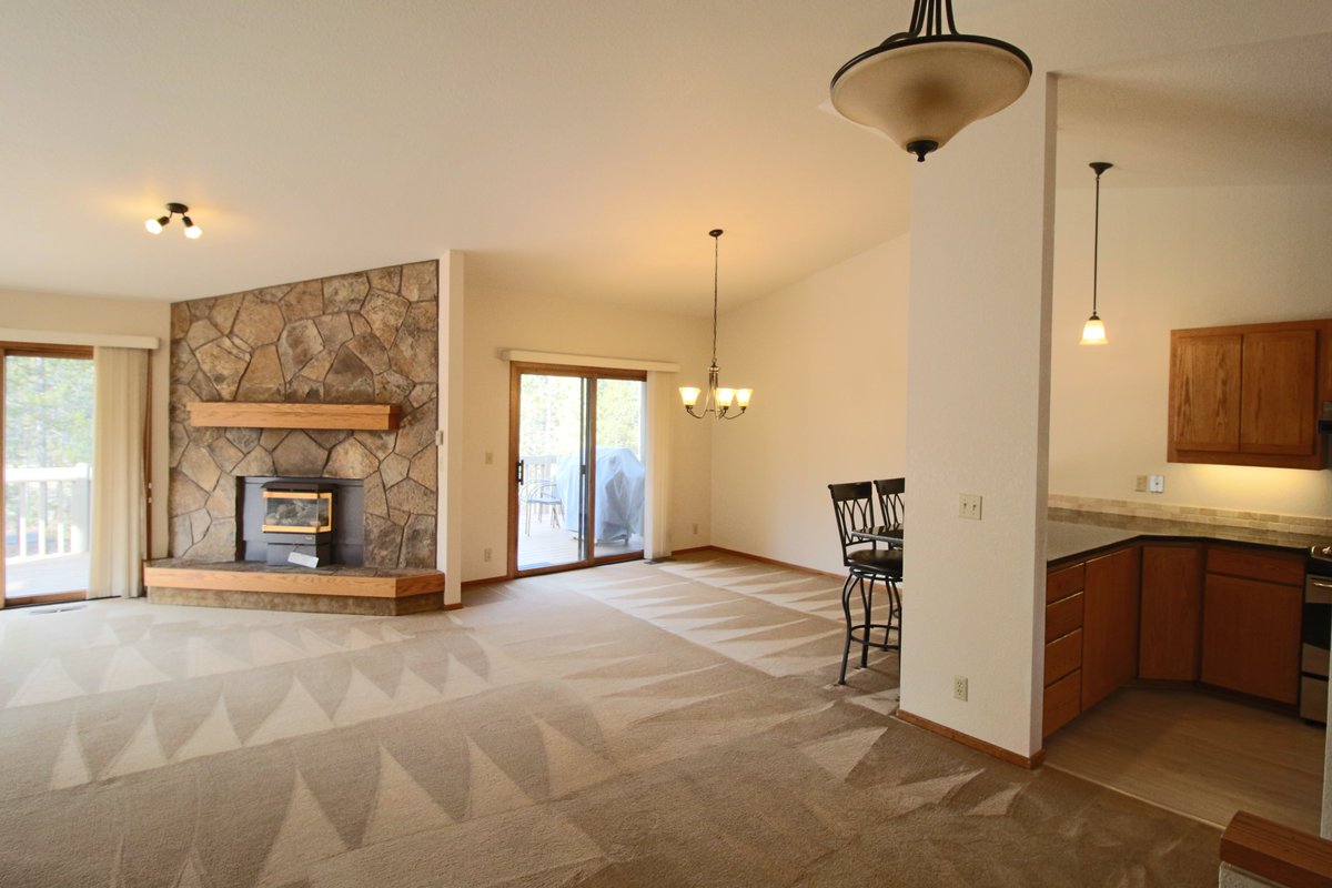 VPSunriver's tweet photo. Available now for 12 month lease! 22 Klamath Lane is a $2500/mo, 1,630 sq ft home, pet friendly, W/D, hot tub (service fees are included in your rent!), 2 car garage and so much more! Call Justin Lovejoy @ https://t.co/kEcQJy7GPc to schedule your showing!
https://t.co/xuSNmVuHzR https://t.co/NLnufriwIA
