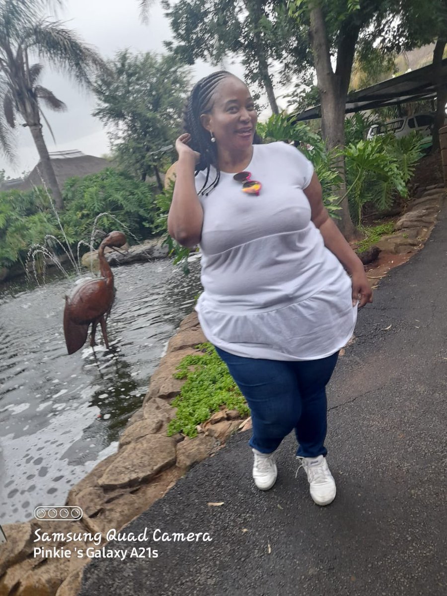Theflyawayz's tweet photo. I got 99 problem but weight ain't one...
We still fat and happy this side of the equator...
40million zodwa
#faceoflachocolata
#misglitz
#fattiesnmonies
#plussize
#MandatoryVaccination https://t.co/hKZPuOSvH3