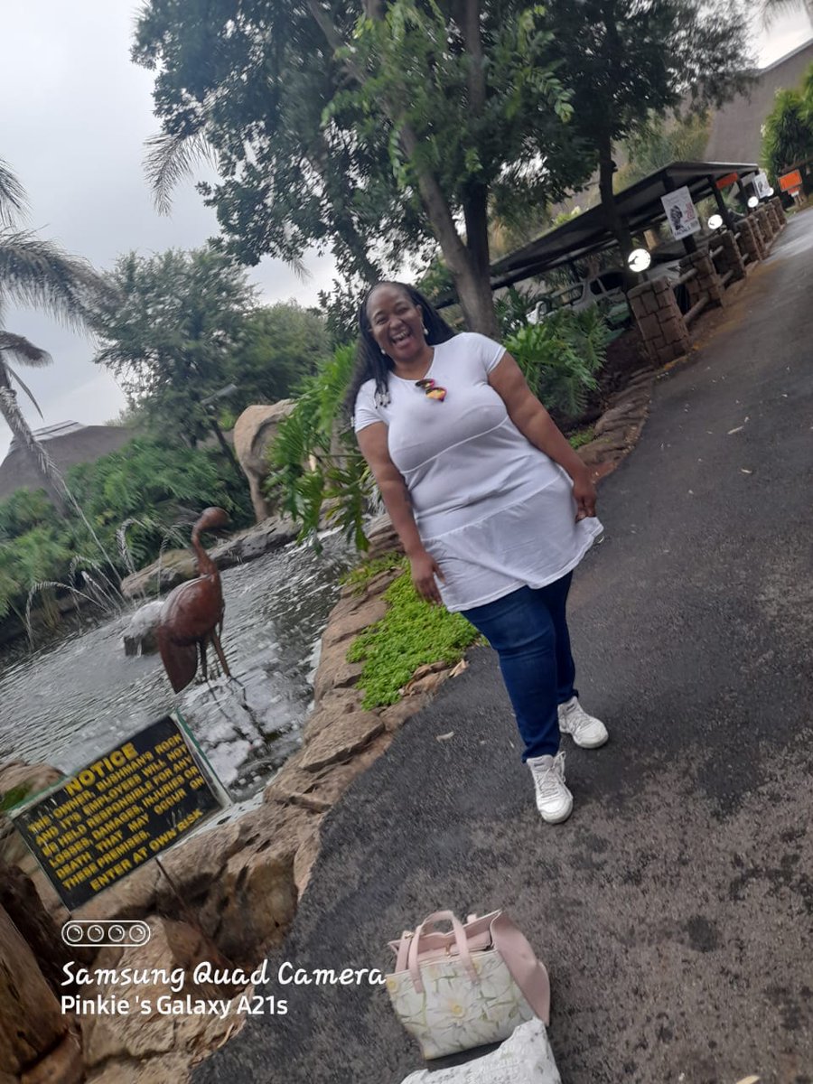 Theflyawayz's tweet photo. I got 99 problem but weight ain't one...
We still fat and happy this side of the equator...
40million zodwa
#faceoflachocolata
#misglitz
#fattiesnmonies
#plussize
#MandatoryVaccination https://t.co/hKZPuOSvH3