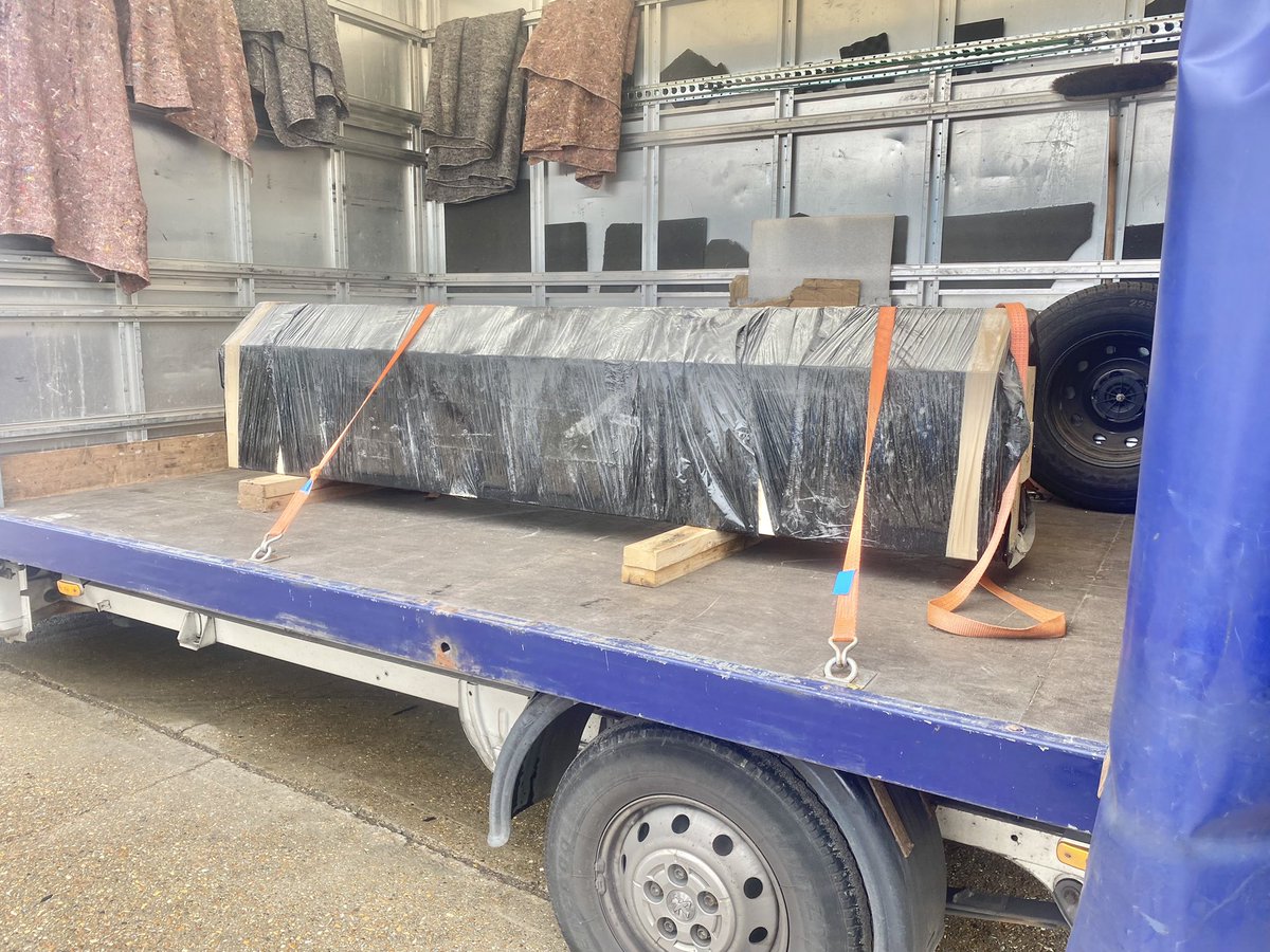 scott2gocourier's tweet photo. Our popular curtain-sided vehicle was in demand again today!
This 3 metre pallet of timber was collected from Southampton and delivered here to be used for the construction of bespoke contemporary garden spaces #MiltonKeynes #VividGreen #expressdelivery #versatilevehicle https://t.co/KXeyt0adif